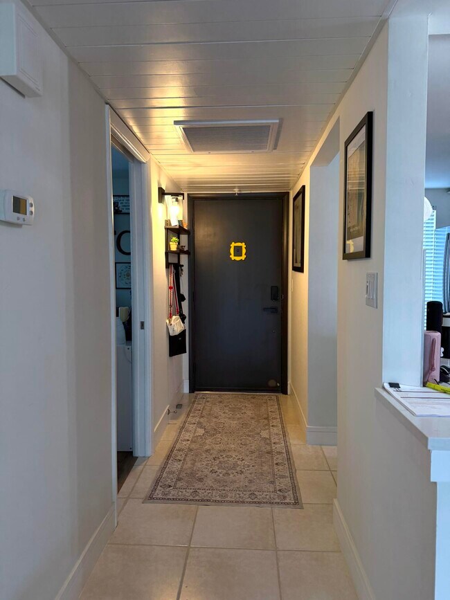 Photo - 20 Royal Palm Way Unidad 505