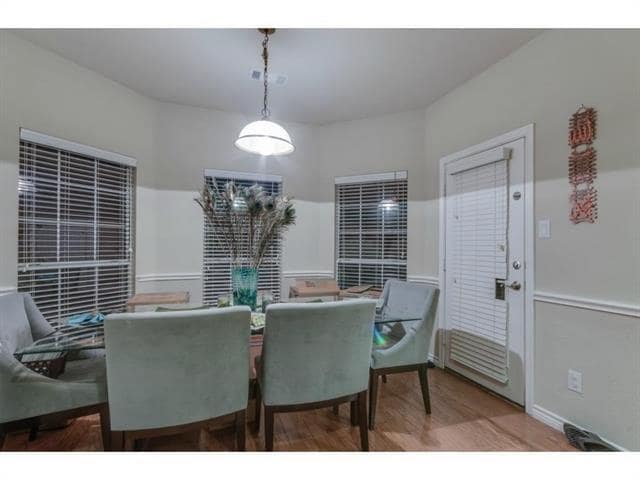 Building Photo - 1402 Vineyard Dr