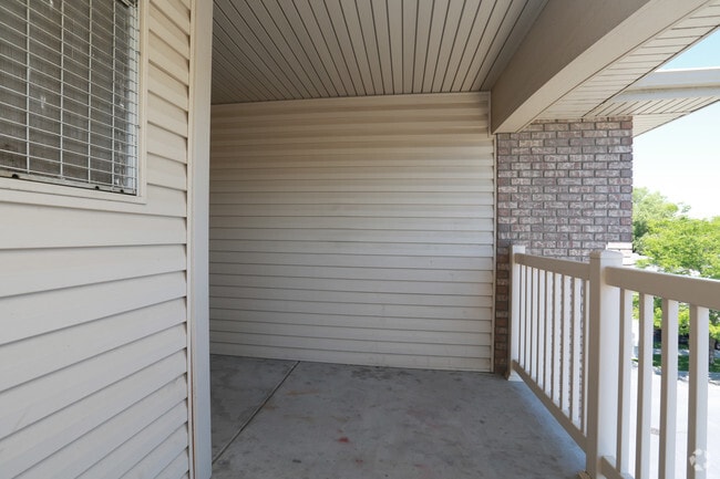 3BR, 2BA - 1208 SF