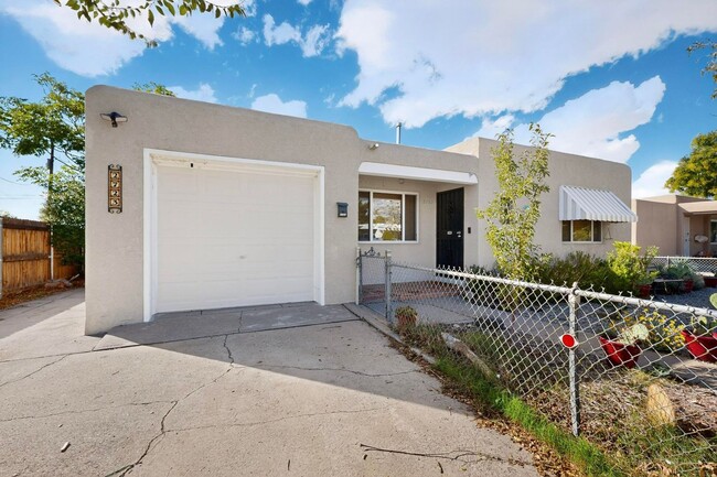Photo - UPTOWN 2/bd 1/ba 1/cg 950/sf