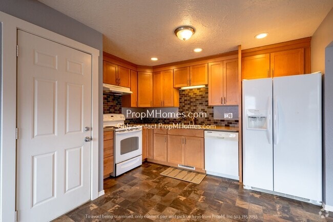 Building Photo - Rare Find - 3 Bedroom in Cully w/ Rentable... Unit 5160 NE Columbia Boulevard -  A Rental