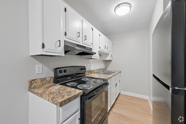 1BR, 1BA - 550SF - Kitchen