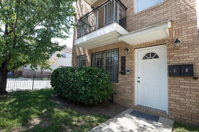 Photo - 203 Halladay St Unit 1