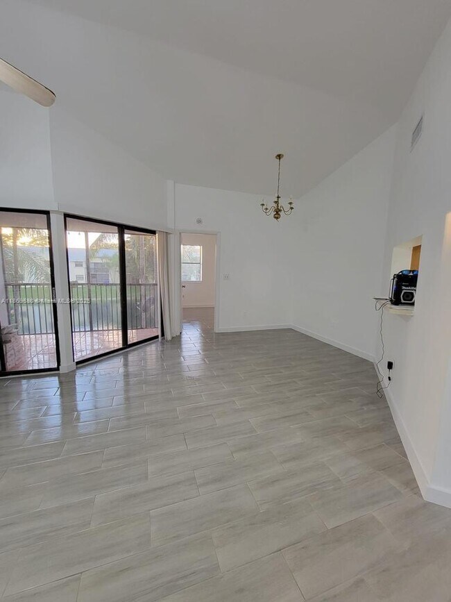 Photo - 960 N Franklin Ave Unit 960E