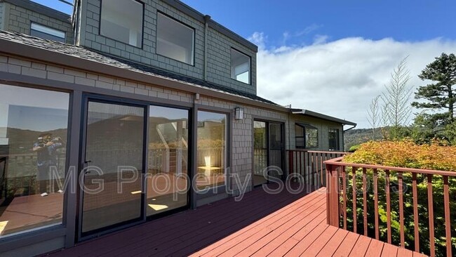 Photo - 974 Vernal Ave