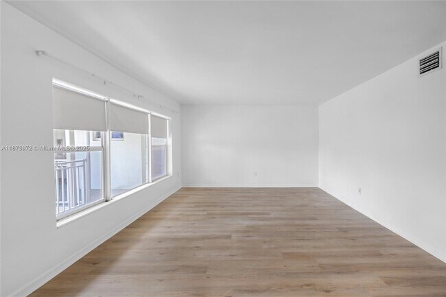 Photo - 10001 W Bay Harbor Dr Unit 404