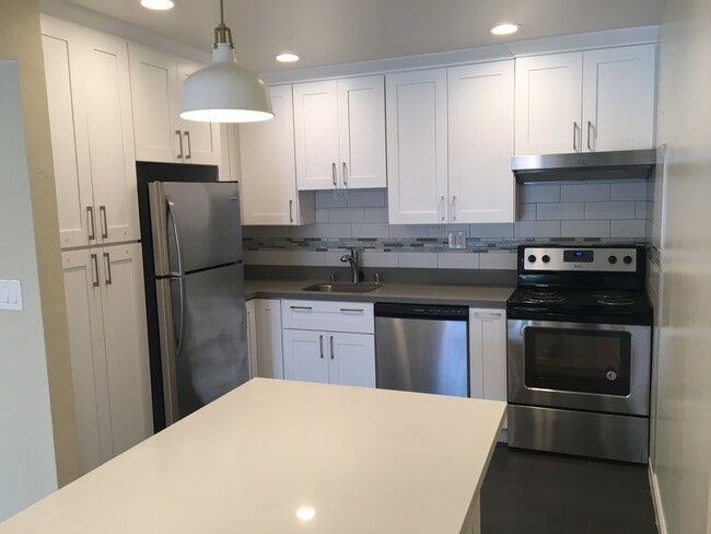 Building Photo - 127 Franklin St Unit A