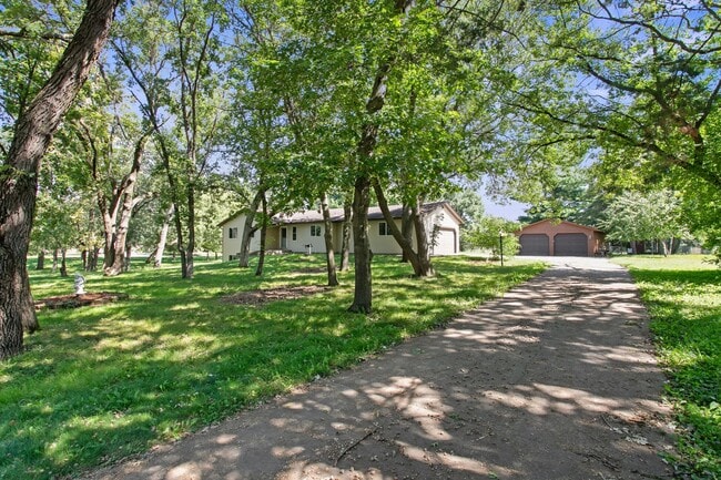 Rent in Andover 4 bd 3 ba 5 garage stalls,... - Rent in Andover 4 bd 3 ba 5 garage stalls,... Casa