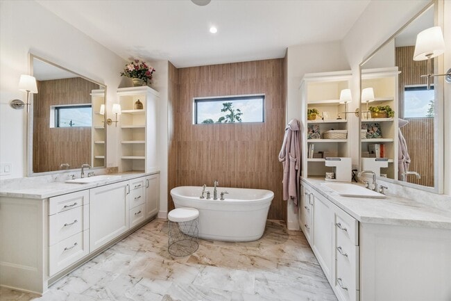 Photo - 1136 Woodland St