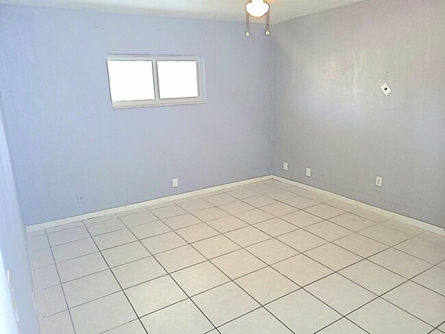 Photo - 5325 NW 21st Ct