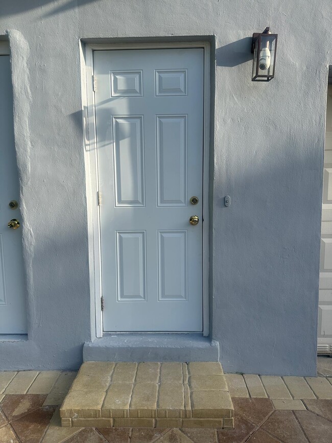 Building Photo - 14321 SW 75th Ct Unit Residential standalone house - studio