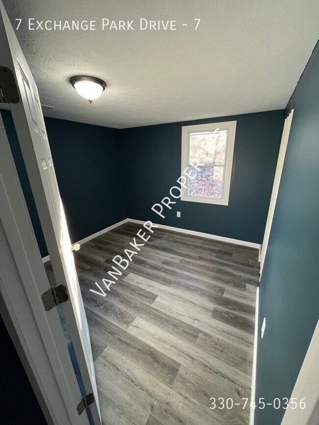 Photo - 7 Exchange Park Dr