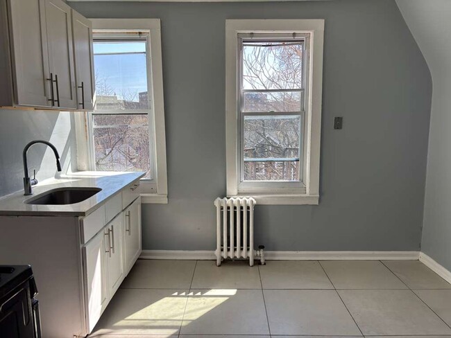 Building Photo - 146-148 Myrtle Ave Unit Apt. 3