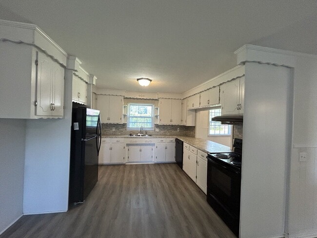 Building Photo - 3-Bedroom 2-Bathroom Home with 2 car garage  in Prime Cookeville Location!