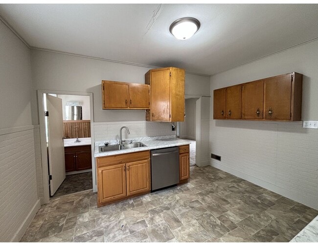 Building Photo - 1313-1315 Green Bay St Unit 1315