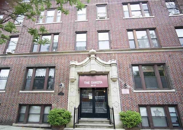 Building Photo - 29-33-33 51st St Unit D4