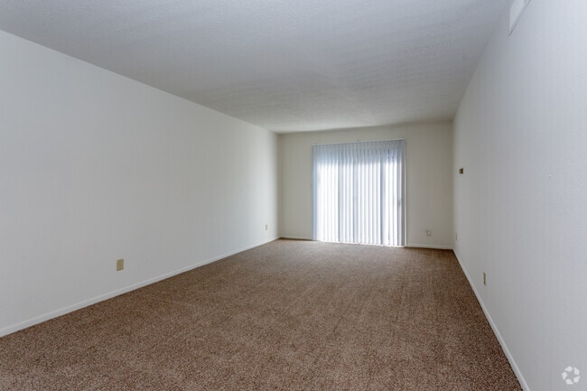 2BR, 1BA - 825 SF