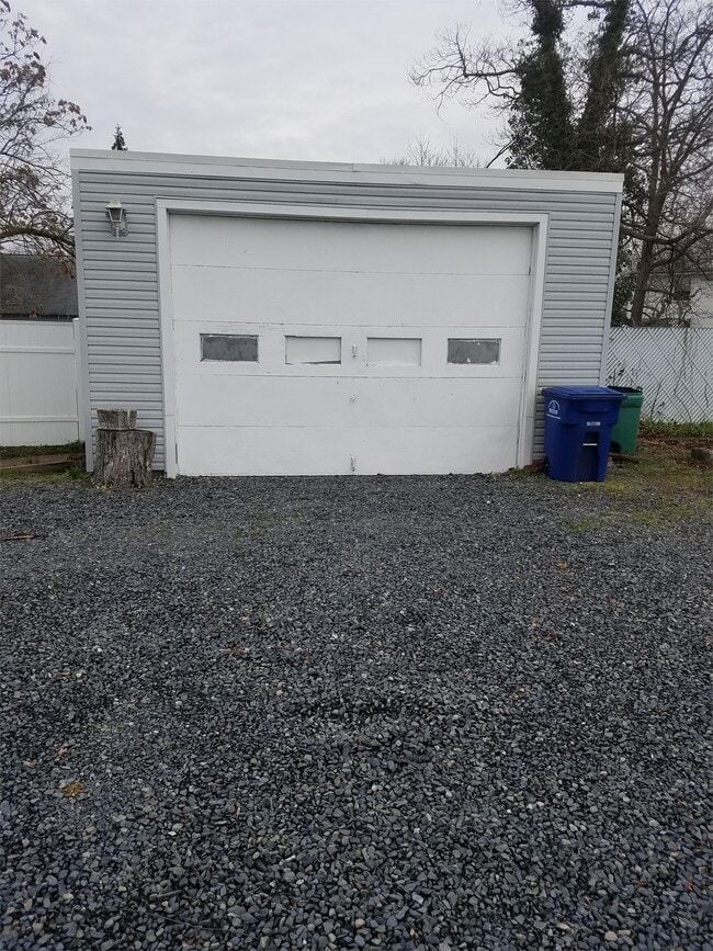 Building Photo - 711 Bridgeboro St