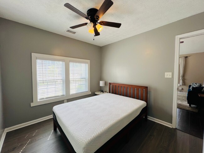 Photo - 226 Scott St NW