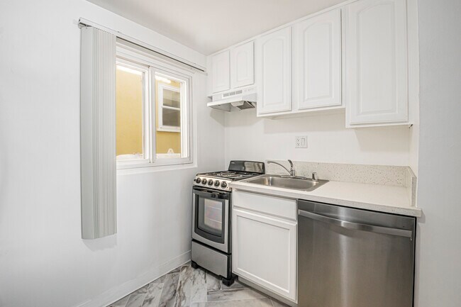 Photo - 5837.5A 88th St Unit 5837.5A