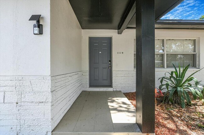 1114 La Salle St