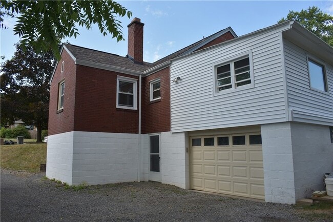 Photo - 905 Burchfield Rd