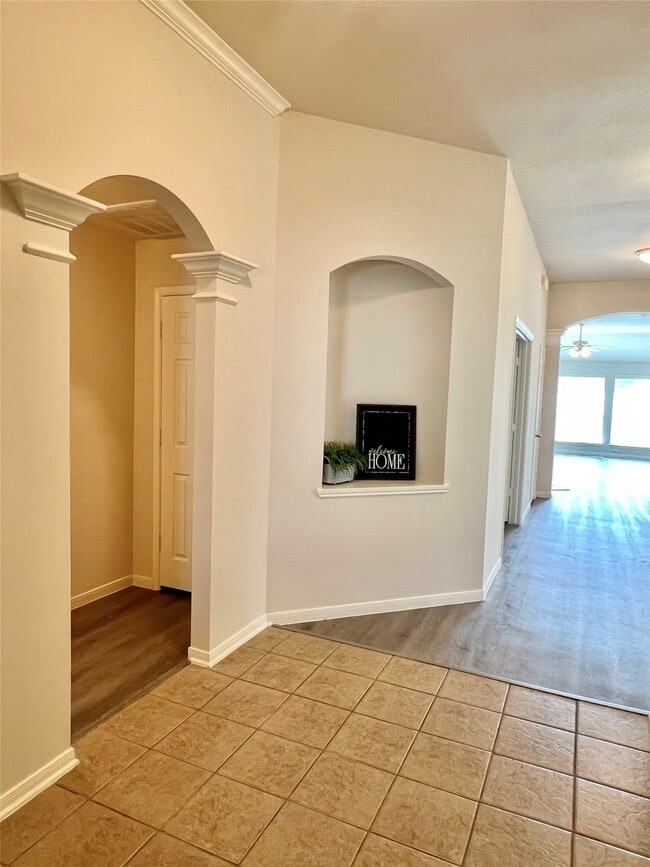 Photo - 128 Emerald Loch Ln