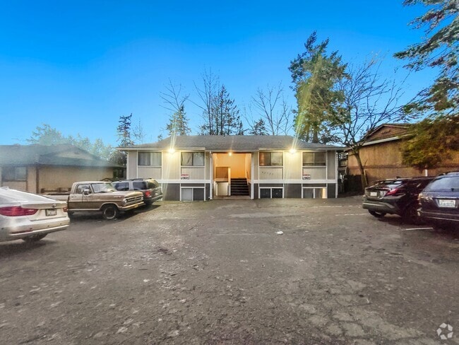 Building Photo - 2 Bedroom - Exactly what you're looking for! Unit 3 Rental