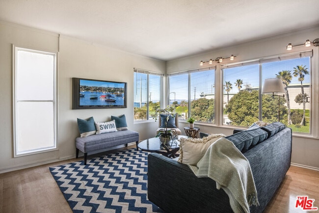 Building Photo - 460 Rosecrans Ave Rental