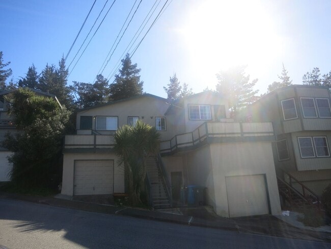 Building Photo - LEWIS 446/448 Unit 446