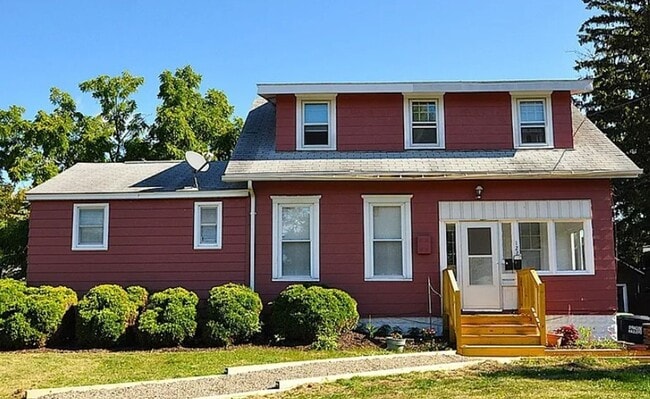 Building Photo - Newly Renovated Apartment in Liverpool! Unit Apt 1