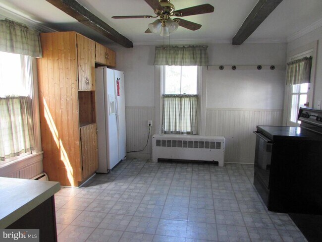 Photo - 843 Newport Ave
