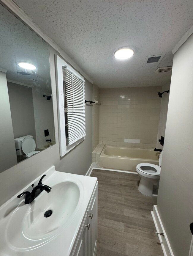 Photo - 1006 Emmie St