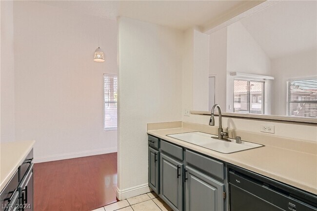 Photo - 5125 W Reno Ave Unidad 2031