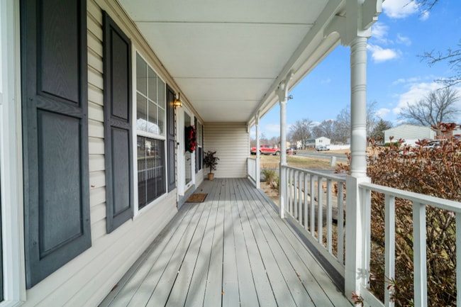 Photo - 13810 Mapledale Ave