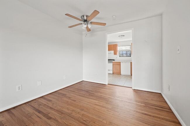 Photo - 122 Sycamore Ln