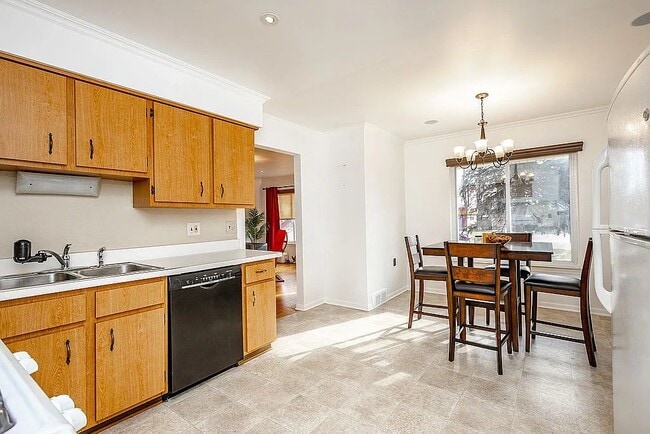 Photo - 37820 Dardanella St