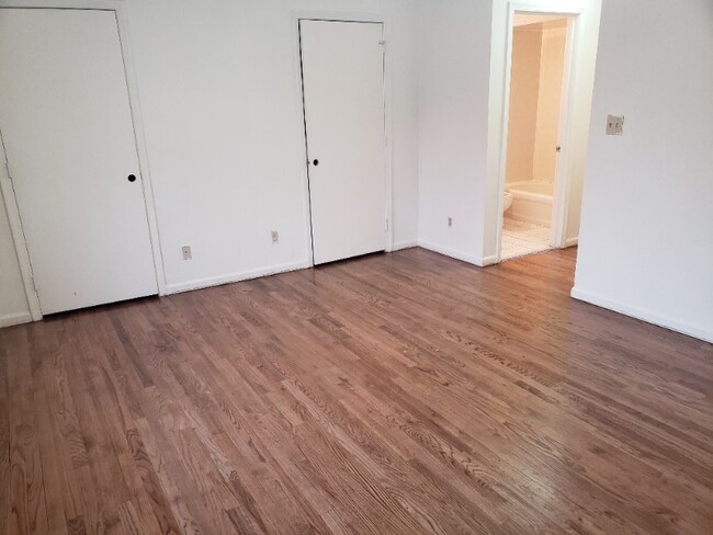 Photo - 857 Martin St