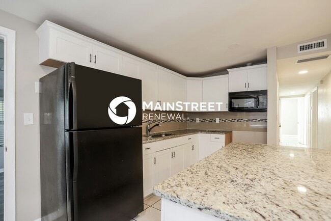 Photo - 3 Bedroom Pet-Friendly Home in ST PETERSBURG, FL with Main Street Renewal