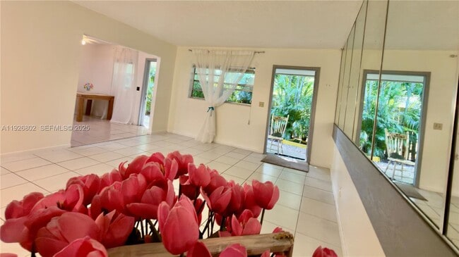 Photo - 274 SW 9th St Unit 2