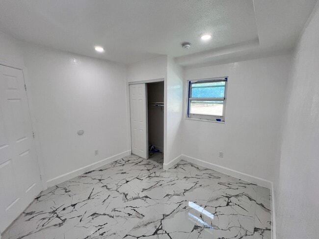 Guest Room 1 - Royal Palm Vista Apartments