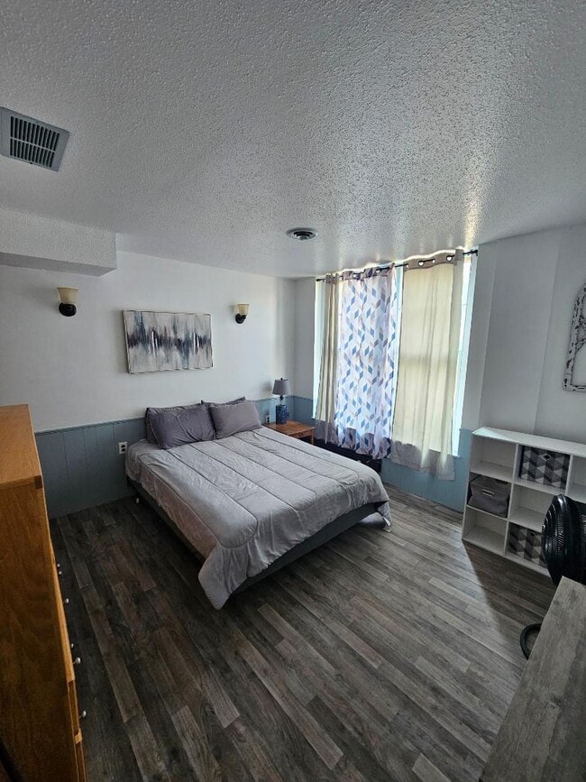 Photo - 311 E Thayer Ave