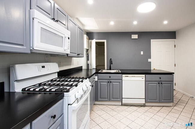 Photo - 2879 Fairfield Ave
