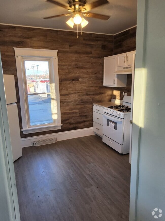 Building Photo - Old world charm with modern amenities Rental