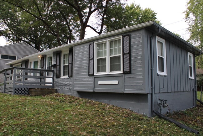 Photo - Spacious 4 Bedroom and 1 full bath home in...