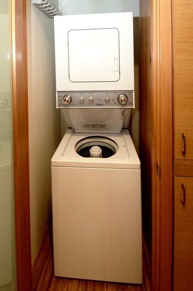 Photo - 11924-11934 Riverside Dr