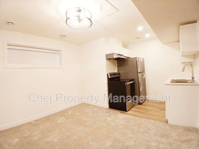 Photo - 20956-20919 19 Ave NW Unit Lower