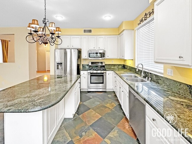 Building Photo - Stunning 3 Bed Home in Gated Mission Viejo Community with Pool, Spa & 2-Car Garage