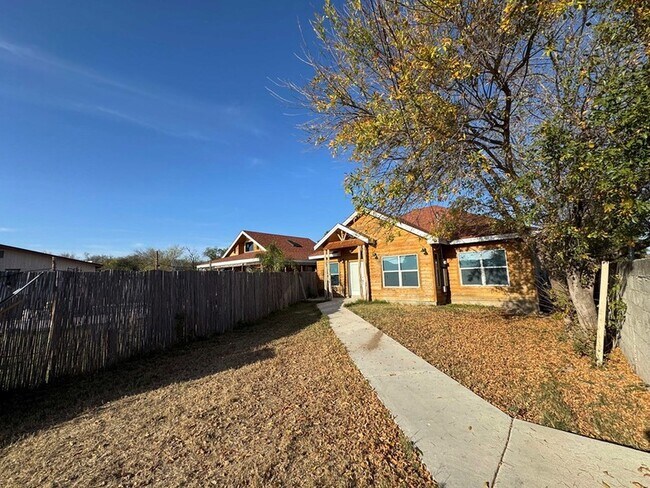 Photo - 4122 Dalia St