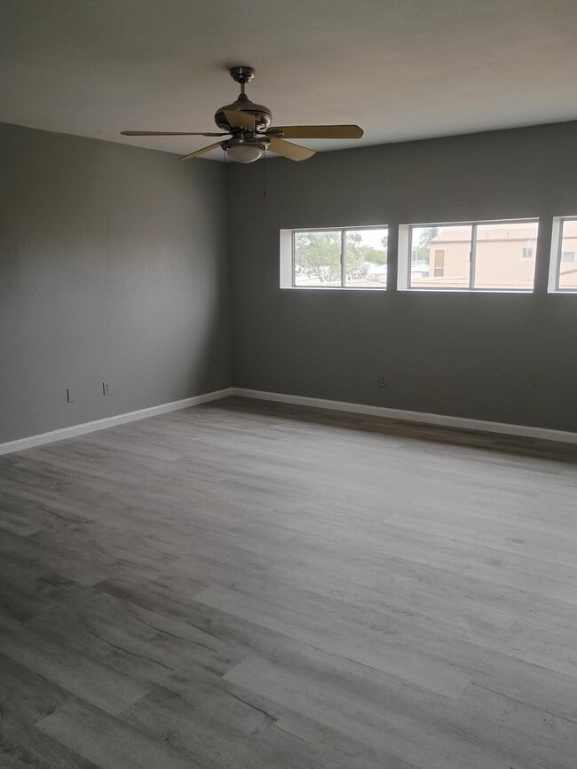 Photo - 2694 E Oakleaf Dr